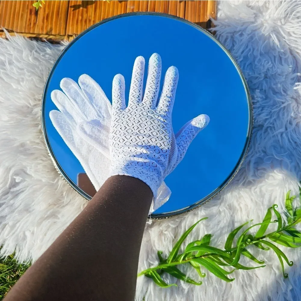 New Sankyo Seiko Apparel Victorian Style Crochet White Gloves.